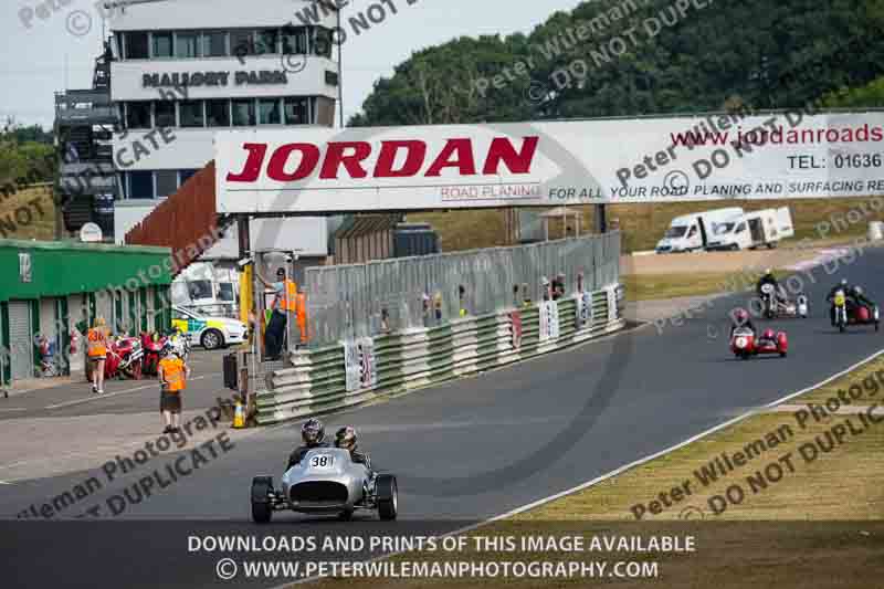 Vintage motorcycle club;eventdigitalimages;mallory park;mallory park trackday photographs;no limits trackdays;peter wileman photography;trackday digital images;trackday photos;vmcc festival 1000 bikes photographs